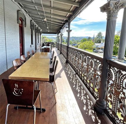 pub tumut best food restaurant dining cocktails function venue party live music entertainment gin tasting craft beer tasting accommodation